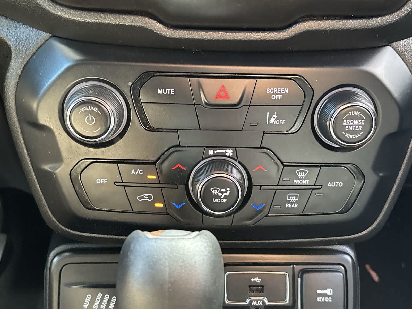 Used 2021 Jeep Renegade Latitude AWD/4WD image 21