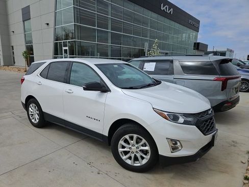 Used 2019 Chevrolet Equinox LT image 3