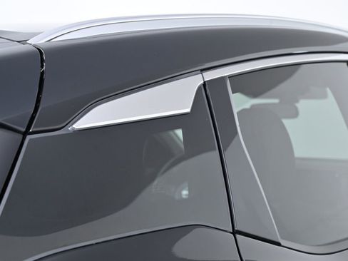 Certified 2025 Nissan Kicks SR image 12