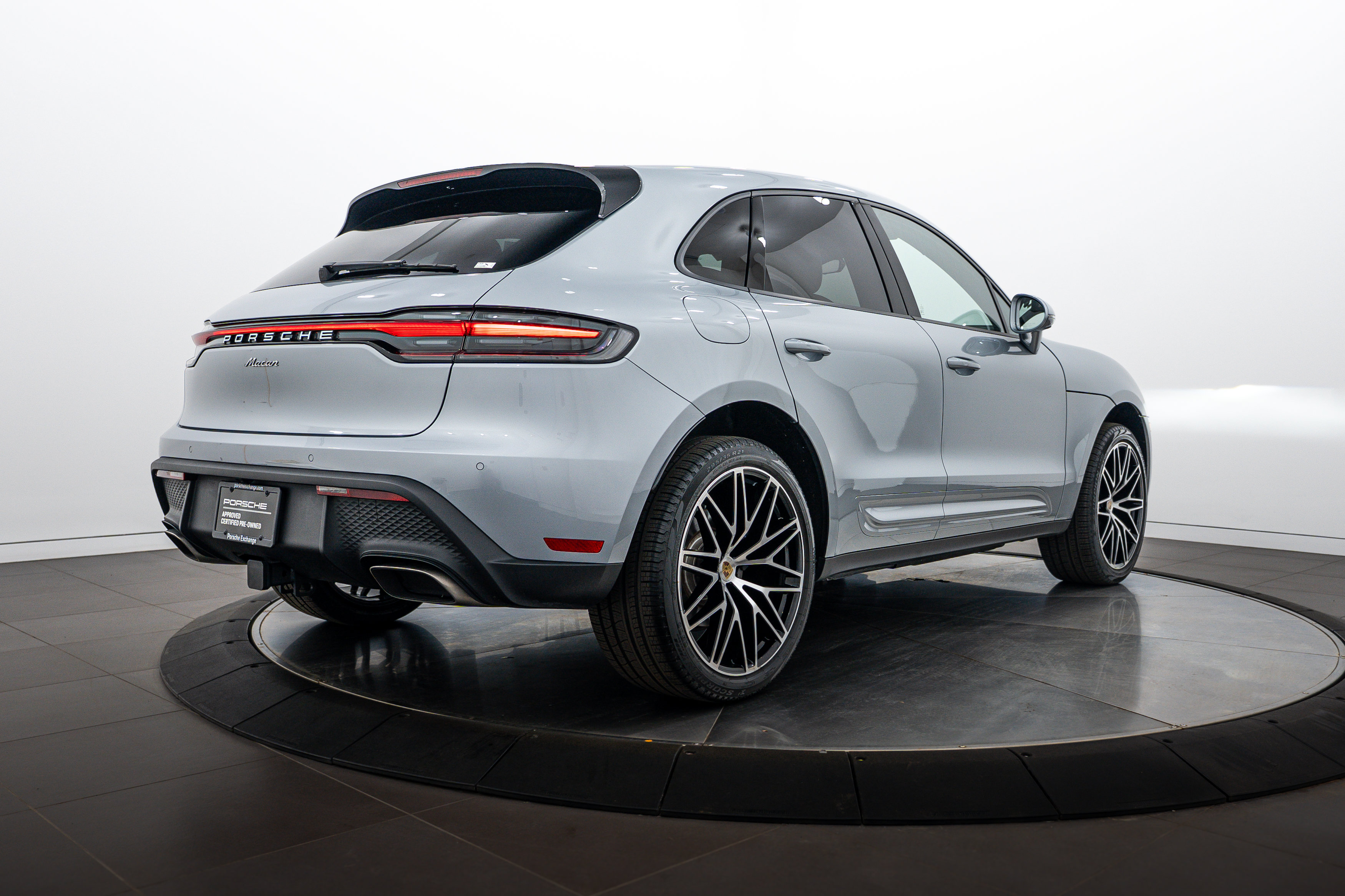 Certified 2026 Porsche Macan AWD/4WD image 7