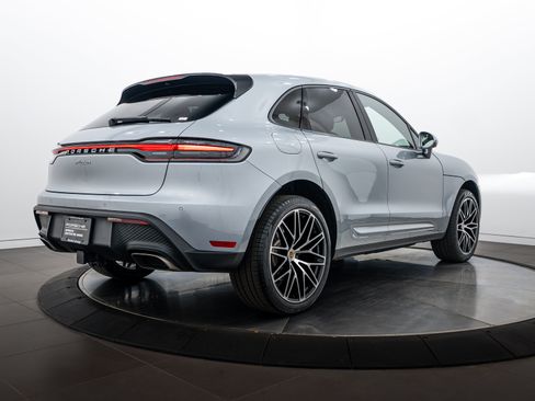 Certified 2026 Porsche Macan AWD/4WD image 7
