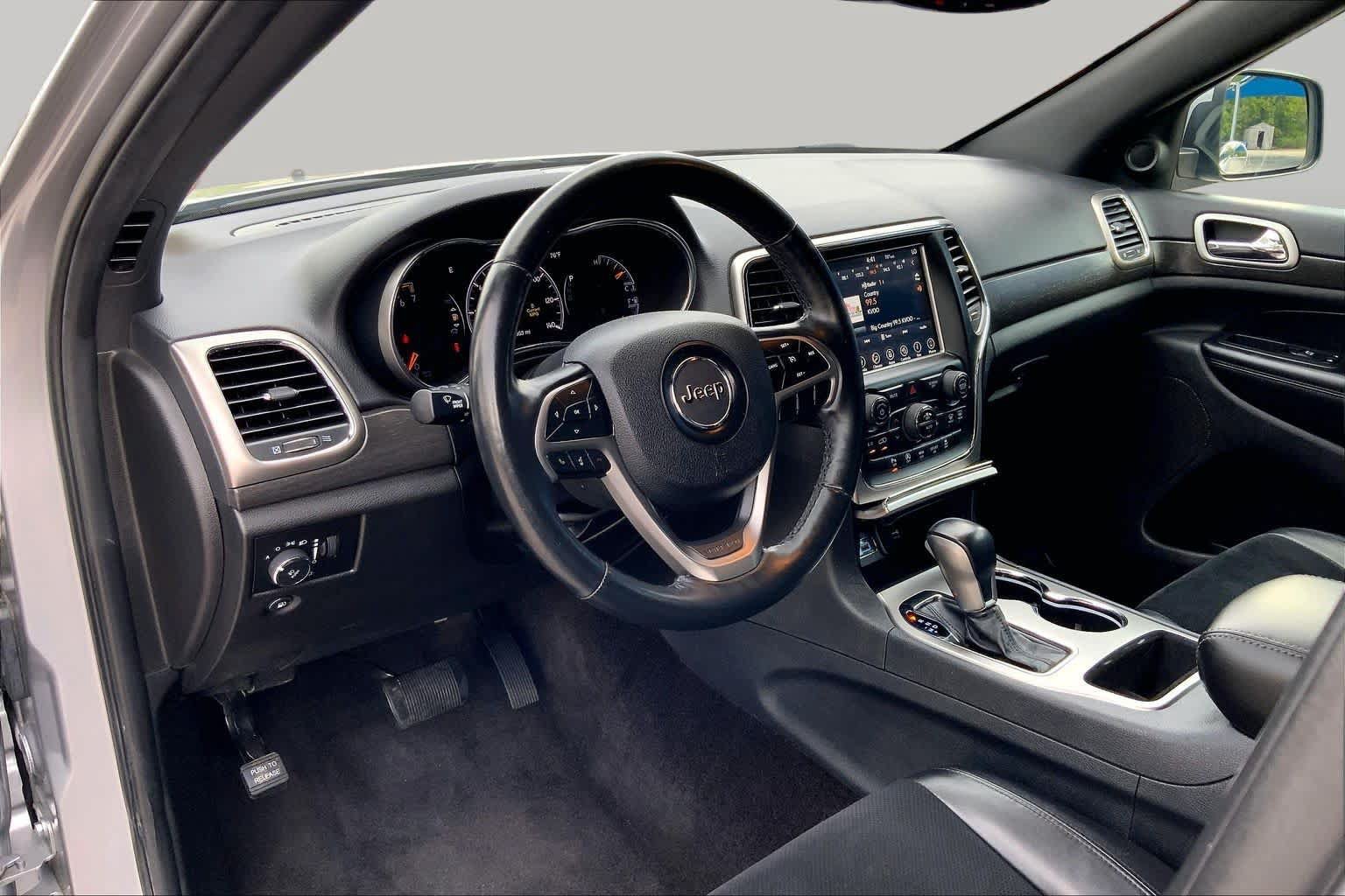 Used 2018 Jeep Grand Cherokee Altitude RWD image 18