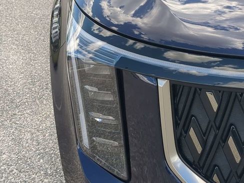 Used 2025 Kia Carnival FWD image 10