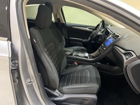 Used 2020 Ford Fusion SE FWD image 22