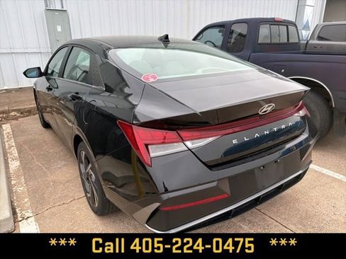 Used 2025 Hyundai Elantra SEL FWD image 19
