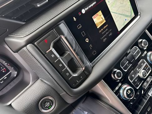Used 2023 GMC Yukon Denali AWD/4WD image 24