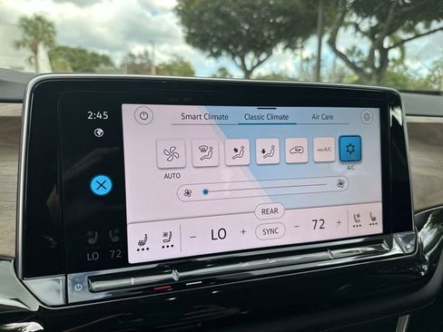 Used 2025 Volkswagen Atlas SE image 17