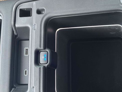 Used 2023 Land Rover Discovery S R-Dynamic image 25