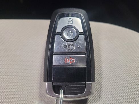 Used 2019 Ford Fusion SE w/ Equipment Group 151A image 32