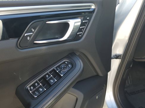 Used 2018 Porsche Macan image 19