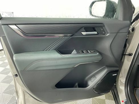 New 2026 GMC Acadia AT4 w/ Luxury Package AWD/4WD image 8