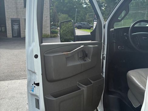Used 2016 GMC Savana 3500 RWD image 28