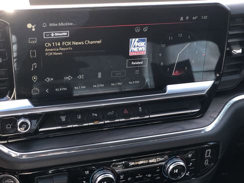 Used 2024 GMC Sierra 2500 SLT w/ SLT Convenience Package image 19