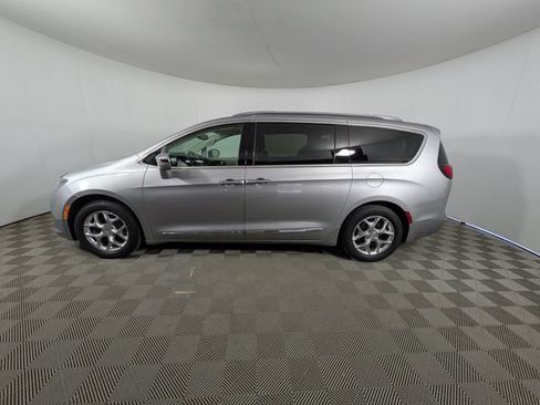 Used 2019 Chrysler Pacifica Limited FWD image 28
