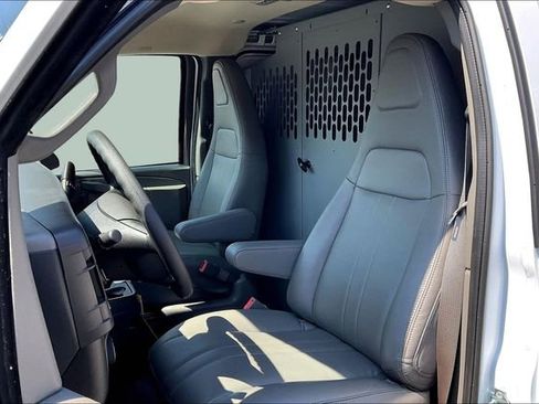 New 2025 Chevrolet Express 3500 w/ Driver Convenience Package image 10