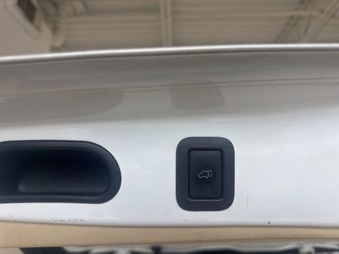 Used 2016 Toyota Highlander Limited FWD image 28