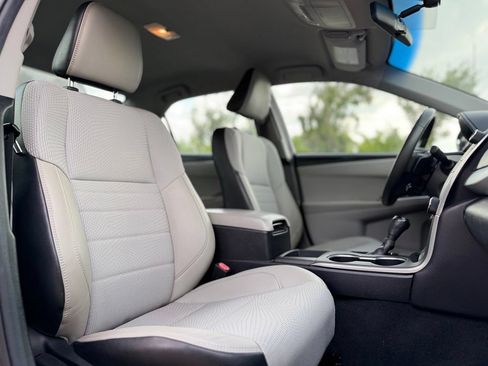 Used 2017 Toyota Camry SE FWD image 18