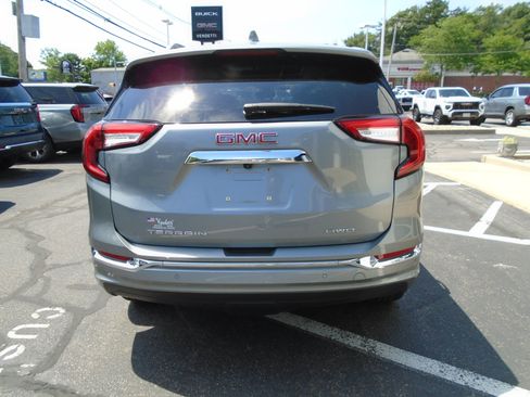 Used 2023 GMC Terrain Denali w/ Denali Premium Package AWD/4WD image 8