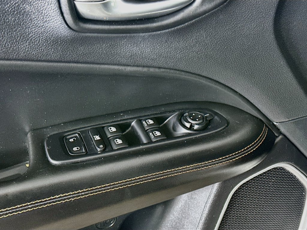 Used 2019 Jeep Compass Limited AWD/4WD image 19