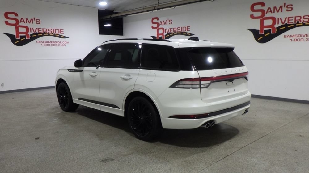 Used 2025 Lincoln Aviator Reserve w/ Equipment Group 201A AWD/4WD image 2