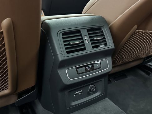 Used 2022 Audi Q5 e Premium Plus w/ Premium Plus Package image 25