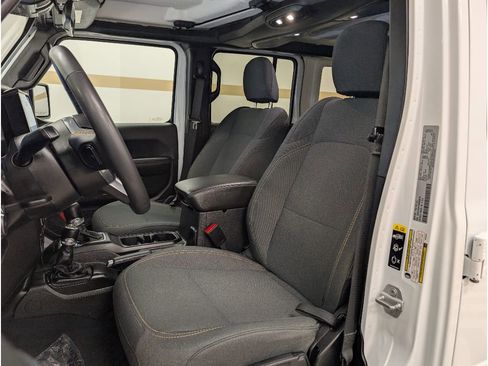 Used 2025 Jeep Wrangler Unlimited Sahara AWD/4WD image 6