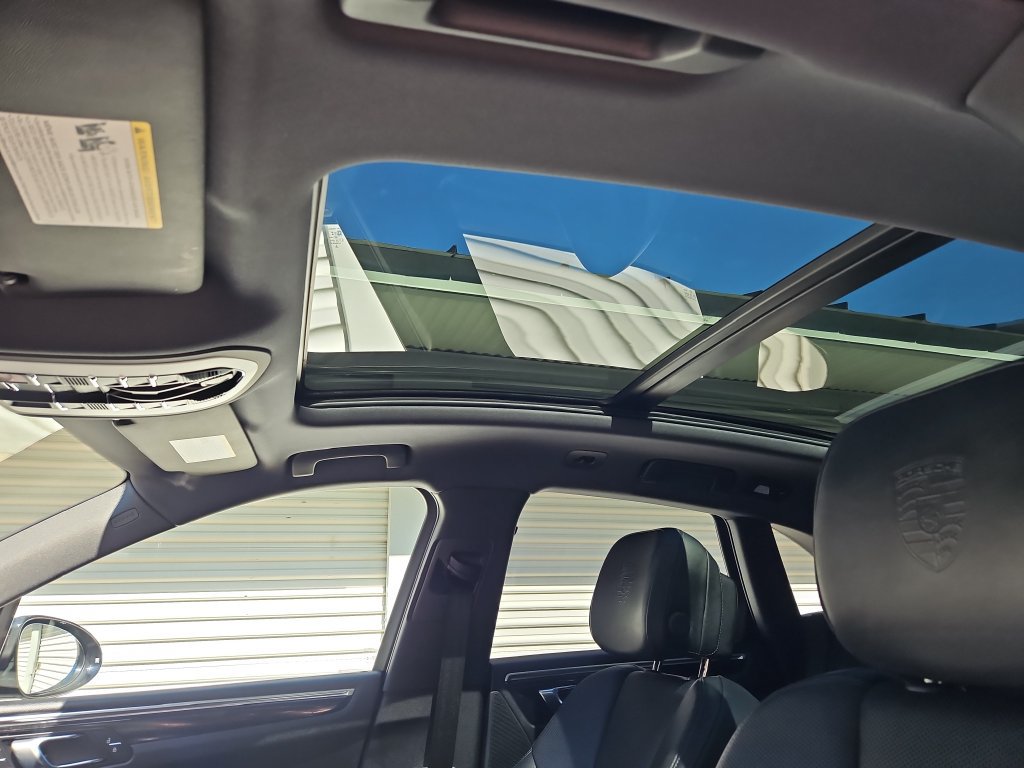 Certified 2024 Porsche Macan S AWD/4WD image 16