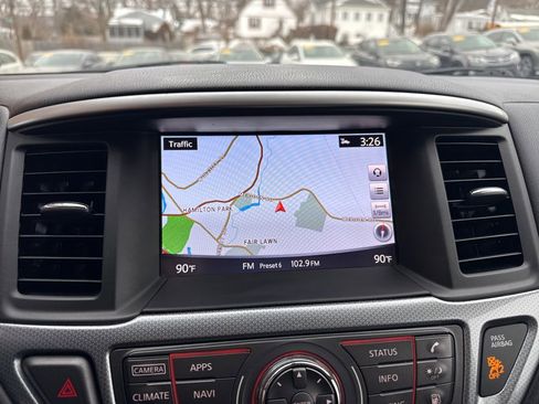 Used 2018 Nissan Pathfinder SL image 24