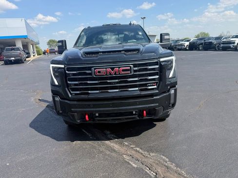 Used 2024 GMC Sierra 2500 AT4 w/ AT4 Premium Plus Package AWD/4WD image 9