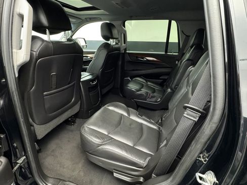Used 2019 Cadillac Escalade Luxury AWD/4WD image 63