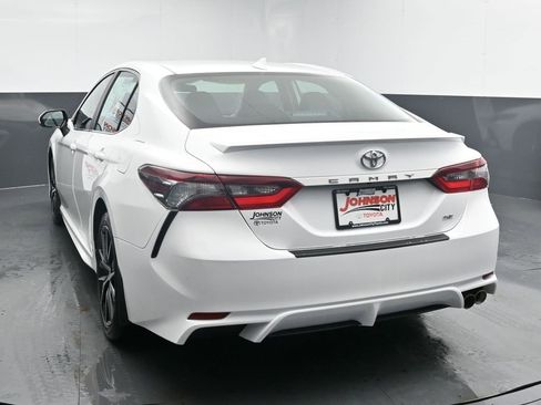 Used 2023 Toyota Camry SE image 6