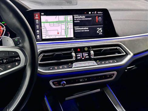 Used 2023 BMW X5 xDrive40i w/ M Sport Package AWD/4WD image 9
