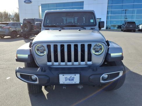 Used 2020 Jeep Gladiator Overland image 8
