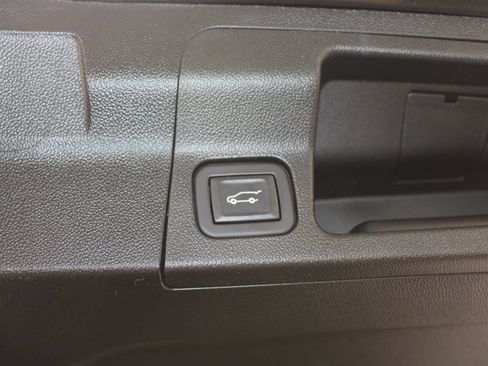 Used 2021 GMC Acadia Denali w/ Denali Technology Package FWD image 15