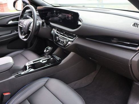 Certified 2025 Buick Envista Sport Touring FWD image 10