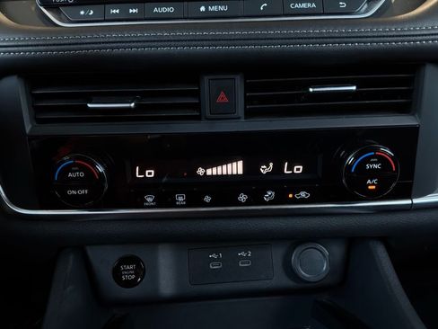 Used 2025 Nissan Rogue SV FWD image 30