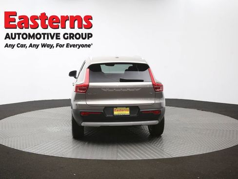 Used 2022 Volvo XC40 T4 Momentum FWD image 37