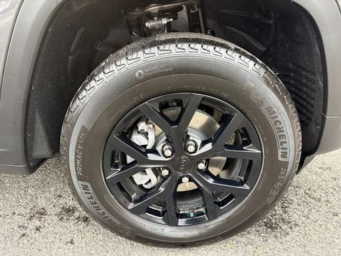 New 2025 Jeep Grand Cherokee Altitude image 24