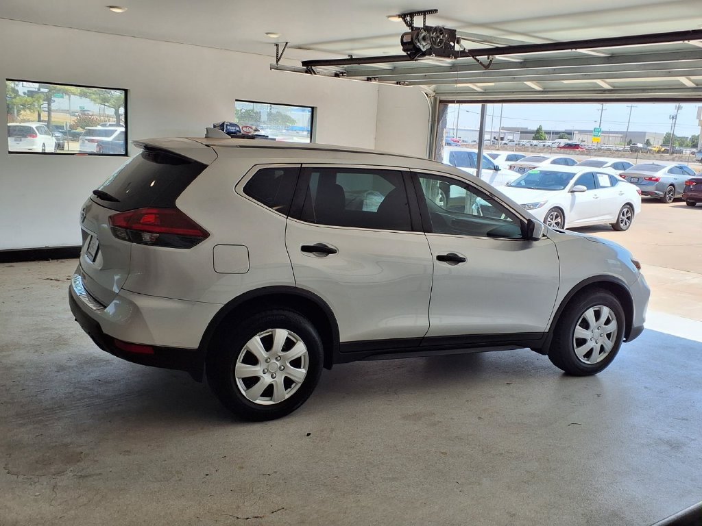 Used 2018 Nissan Rogue S FWD image 3