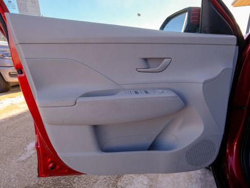 Used 2025 Hyundai Kona SEL image 27