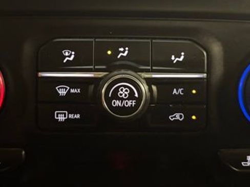 Used 2019 Chevrolet Silverado 1500 LT w/ Texas Edition image 30