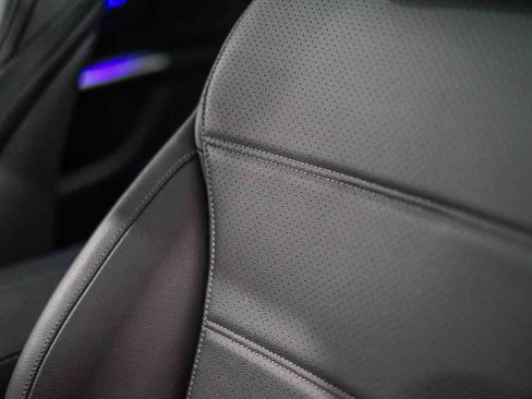 Used 2025 Mercedes-Benz GLC 300 4MATIC image 28