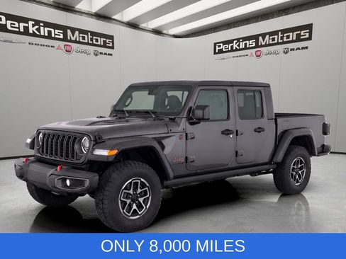 Used 2025 Jeep Gladiator Rubicon w/ Convenience Group AWD/4WD image 1