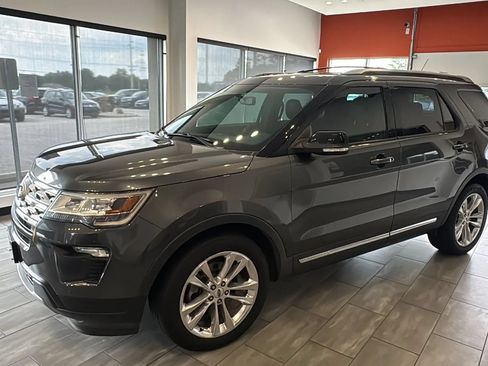 Used 2018 Ford Explorer XLT w/ Equipment Group 202A FWD image 7