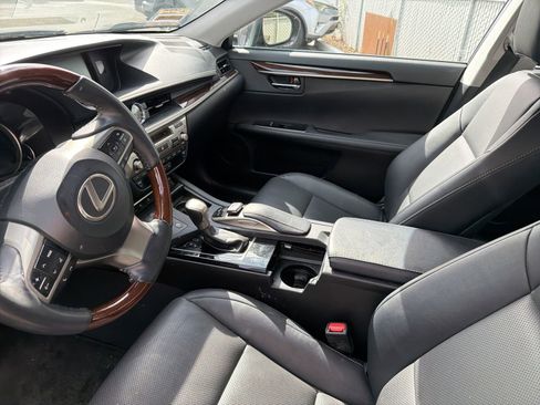 Used 2017 Lexus ES 350 w/ Navigation System Package image 5