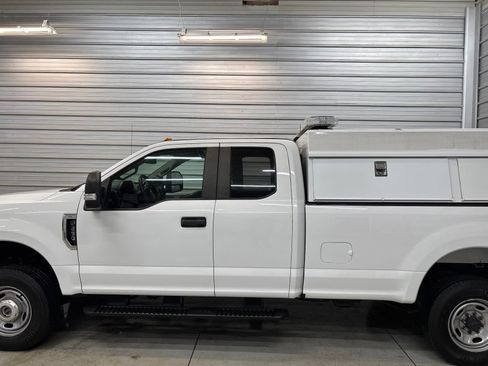 Used 2017 Ford F250 XL w/ Power Equipment Group AWD/4WD image 7