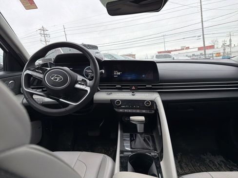 Certified 2022 Hyundai Elantra Limited image 18