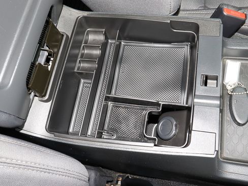 Used 2022 Nissan Frontier SV image 28