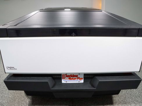 Used 2024 Tesla Cybertruck AWD Crew Cab image 8