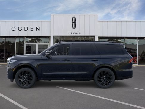New 2026 Lincoln Navigator Reserve w/ Jet Appearance Package AWD/4WD image 3